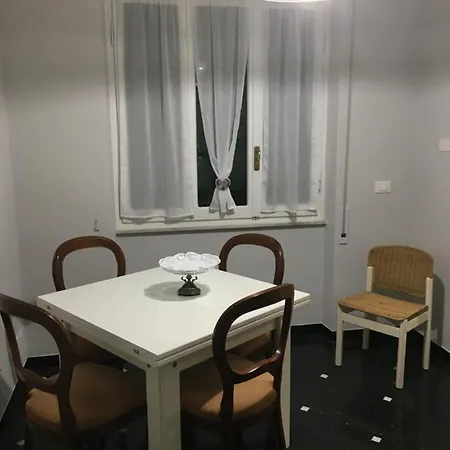 Casa Di Aldo: Casa Nel Centro Di Nervi. *