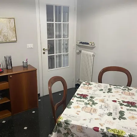 Casa Di Aldo: Casa Nel Centro Di Nervi. *