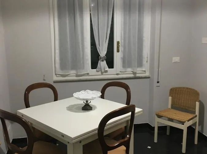 Casa Di Aldo: Casa Nel Centro Di Nervi. *