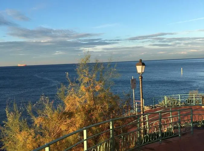 Casa Di Aldo: Casa Nel Centro Di Nervi. Genua