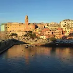 Casa Di Aldo: Casa Nel Centro Di Nervi. * Genova