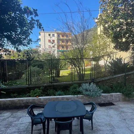 Casa Di Aldo: Casa Nel Centro Di Nervi. Генуя